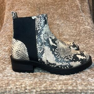 Universal Thread Black and Cream Snakeskin Ankle Booties